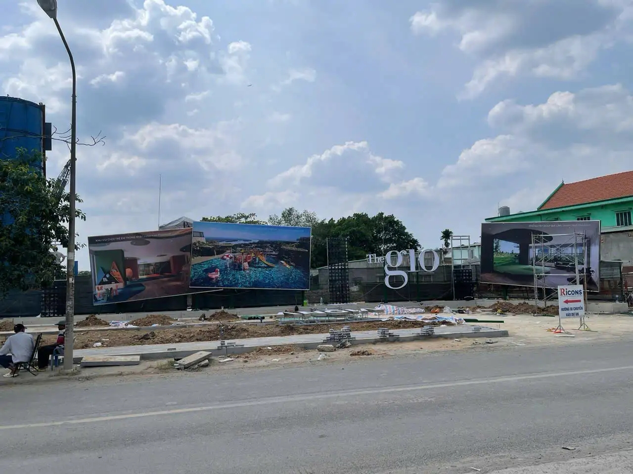 Thi công bảng hiệu hàng rào